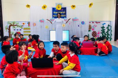 Hoạt động nhận biết các ngày, thứ trong tuần của cô và trò lớp A5