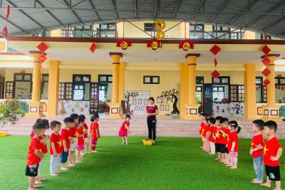 Ảnh phát triển vận động “Ném xa bằng 1 tay” lớp C3
