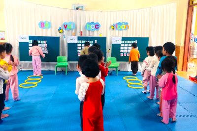 Hoạt động làm quen với toán “Tách trong phạm vi 4” của cô và trò lớp B4, trường MN Trần Hưng Đạo