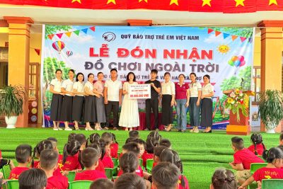 Hình ảnh Lễ tiếp nhận tài trợ đồ chơi ngoài trời
