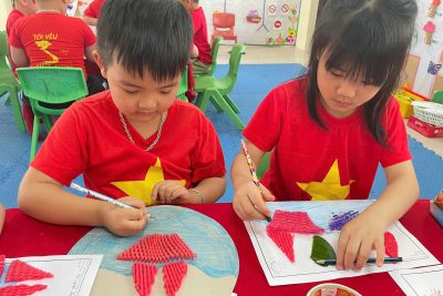 TẠO HÌNH TRANH THUYỀN BUỒM TỪ CÁC NGUYÊN LIỆU KHÁC NHAU CỦA LỚP B5