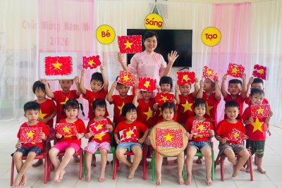Album ảnh hoạt động tạo hình “Tạo hình lá cờ tổ quốc” lớp C3