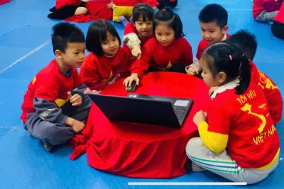 Hoạt động nhận biết các ngày, thứ trong tuần của cô và trò lớp A5