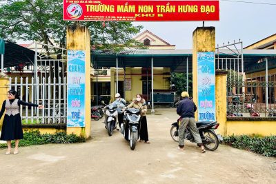 ĐẢM BẢO AN TOÀN GIAO THÔNG GIỜ ĐÓN, TRẢ TRẺ TẠI TRƯỜNG MẦM NON TRẦN HƯNG ĐẠO